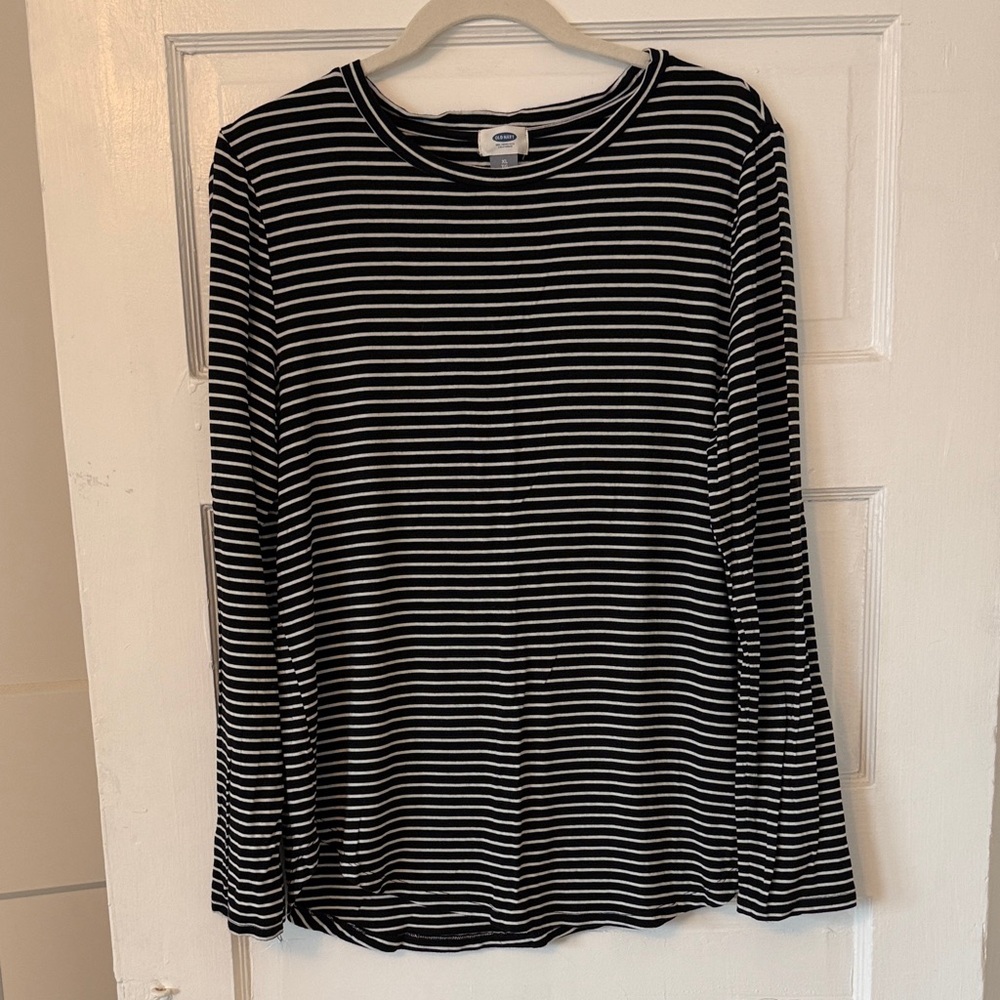 Old Navy Black and White Striped Long Sleeve Tee
